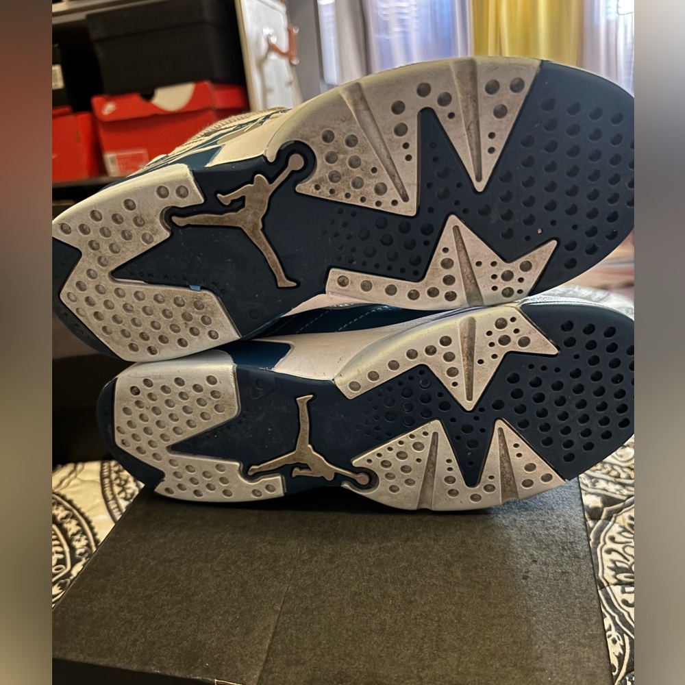 Gently Used Jordan MVP White and Industrial Blue Sneakers size 3Y - Picture 4 of 6